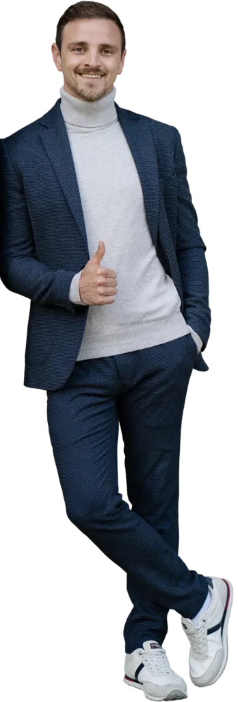 Thommy Eberwein Immobilien - angelehnt an eine Wand mit erhobenem Daumen